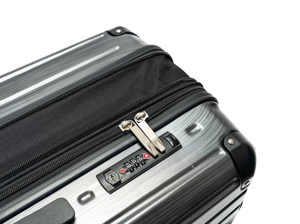 Camel Mountain 953 PC Spinner Luggage - Image 13