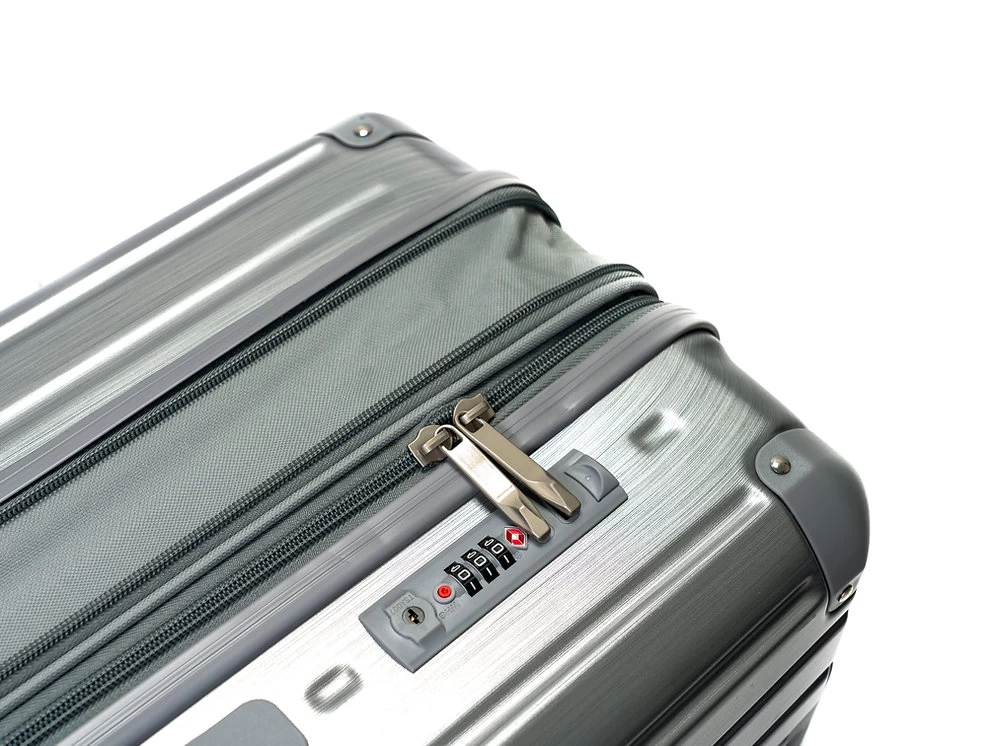 Camel Mountain 953 PC Spinner Luggage - Image 7