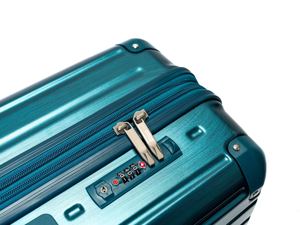 Camel Mountain 953 PC Spinner Luggage - Image 5